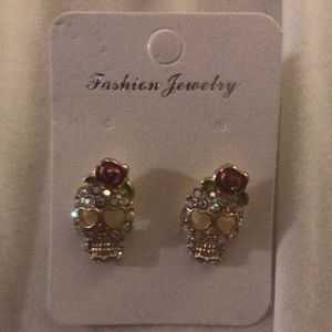 Skull cute earrings
